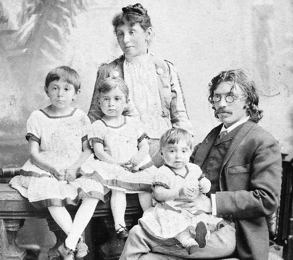 Sholem Alechem and Family